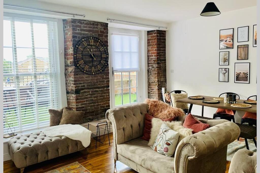 Luxury, Centrally Located 2 Bed Modern Apartment 大雅茅斯 外观 照片